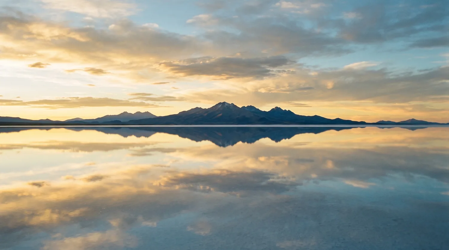 La stessa veduta coperta d'acqua, con il cielo dentro